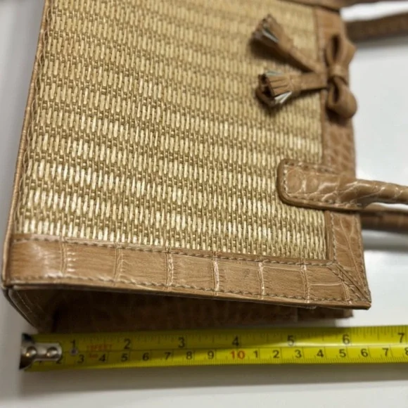 Liz Claiborne Tan Woven Straw Handbag - Picture 8 of 12